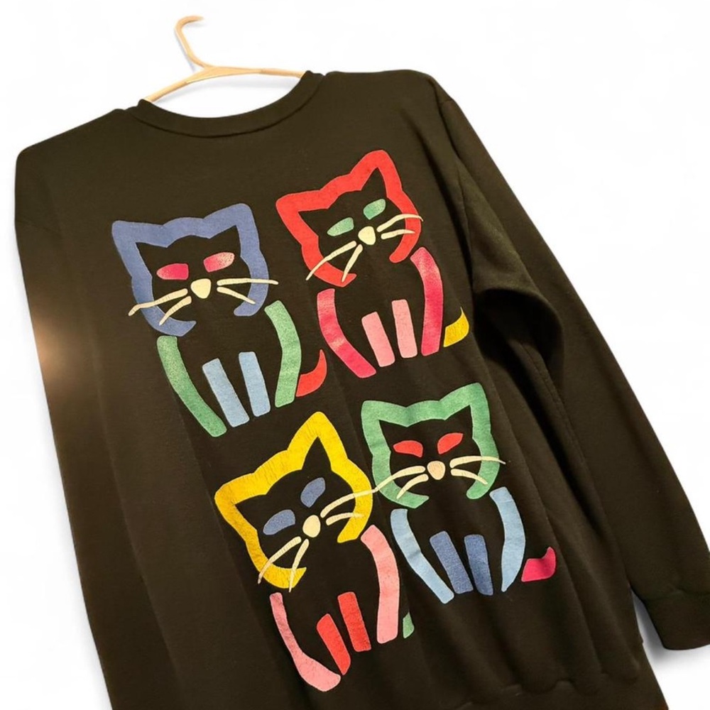 Lightweight vintage cat sweater